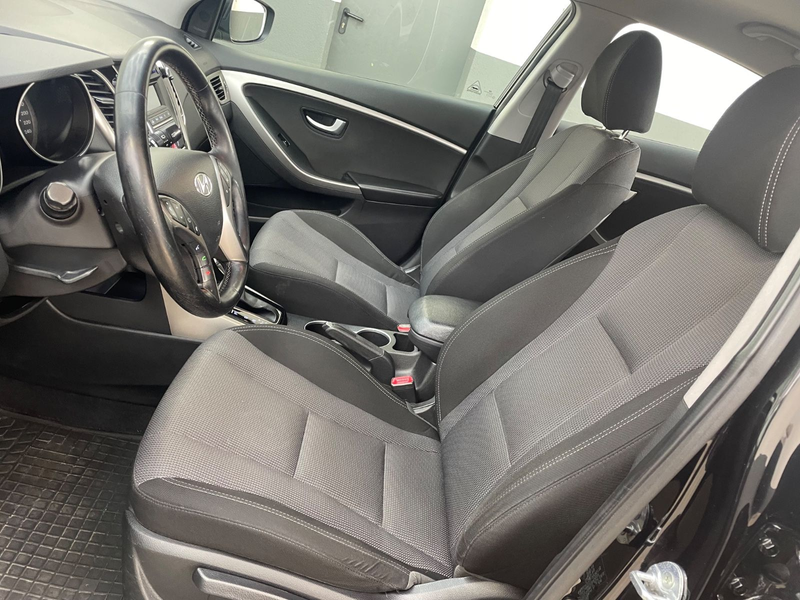 Hyundai i30 blue 1.6 GDI Trend — photo 10