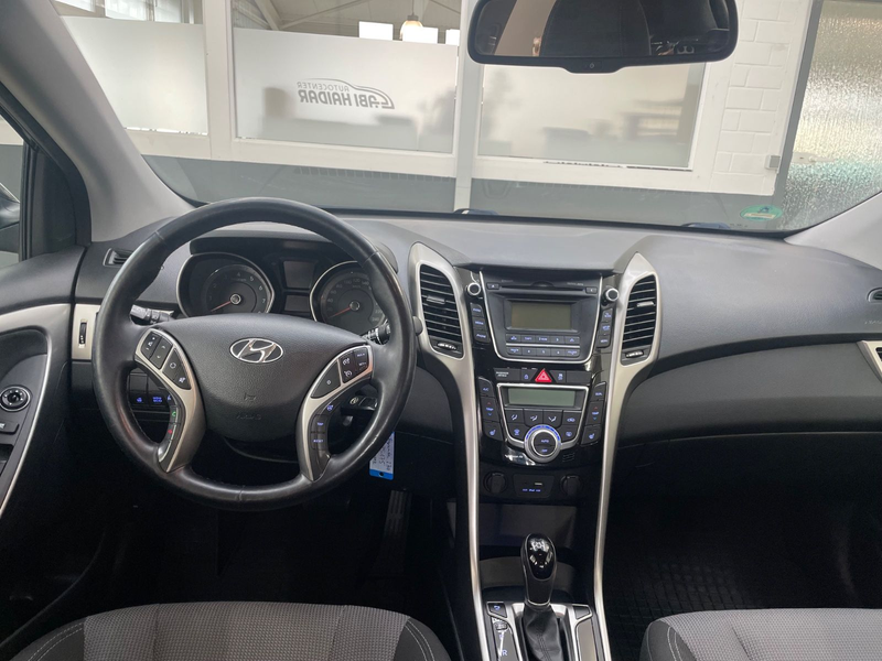 Hyundai i30 blue 1.6 GDI Trend — photo 8