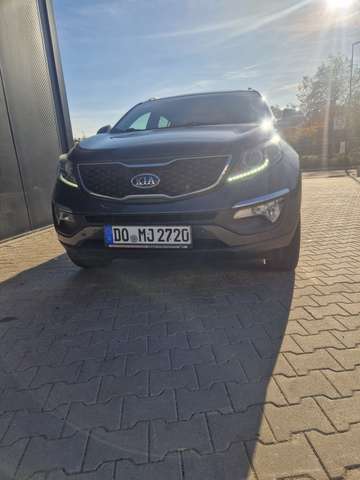 Imagine Kia Sportage 2.0 CRDi 184 4WD Automatik Fifa World Cup Edition