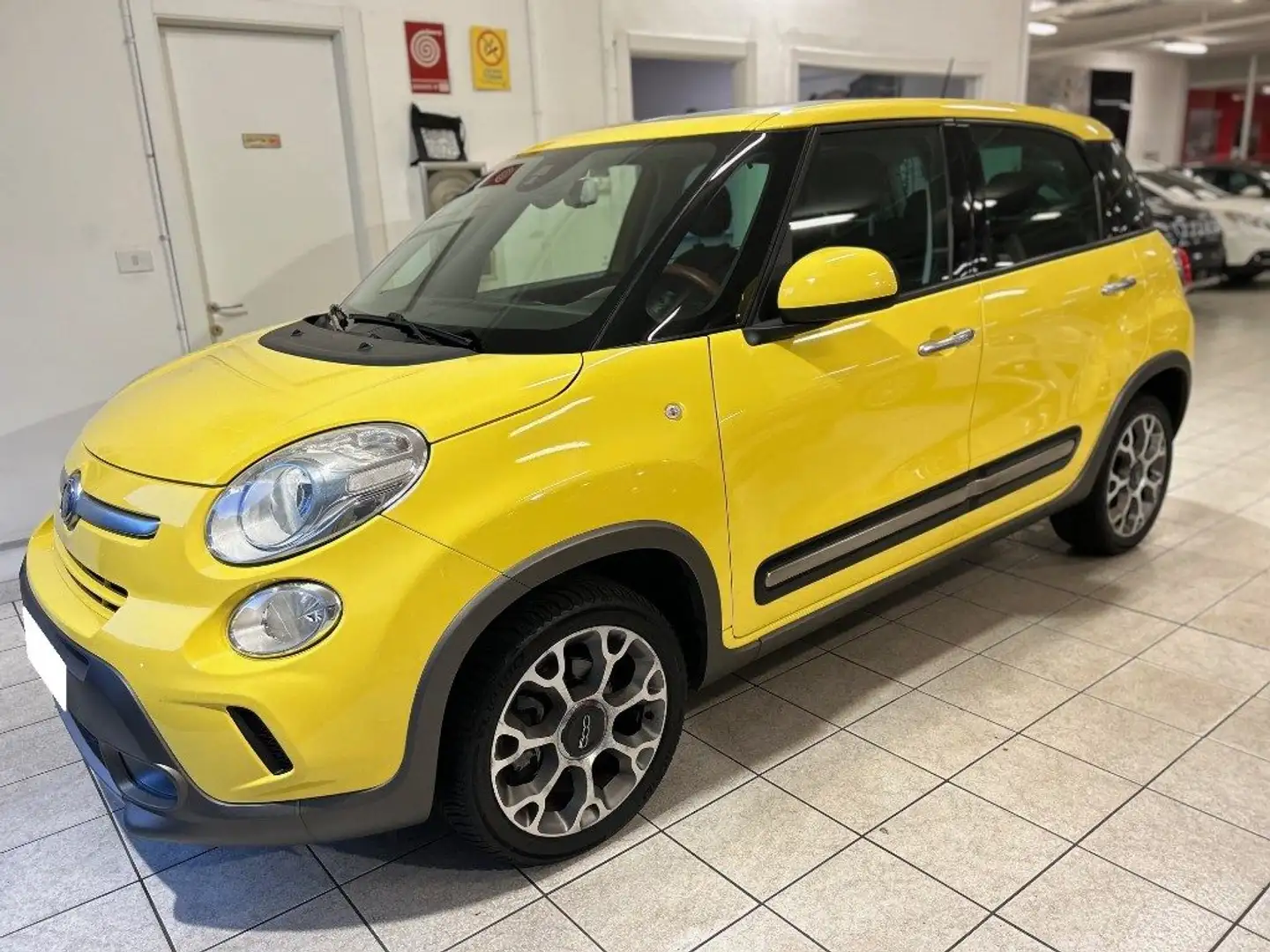 Fiat 500L 1.3 Multijet 85 CV Trekking Giallo - 2