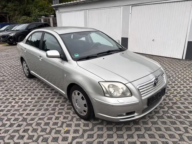 Toyota Avensis 1.8 C Lim. - Benzin, Klima, SitzH, TÜV 10/26