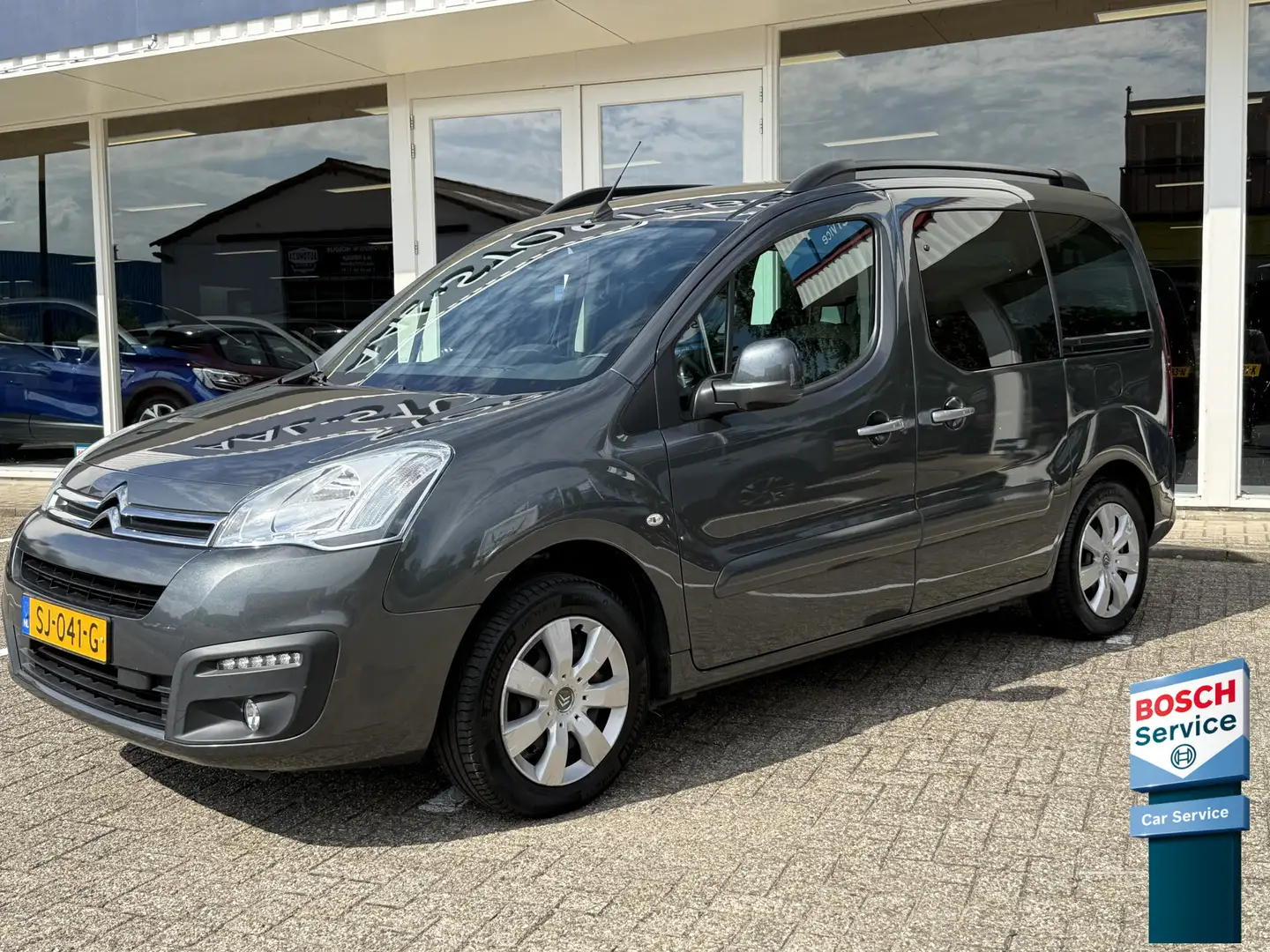Citroen Berlingo 1.2 PureTech Feel | Navi | Bluetooth | Apple Carpl Grijs - 1