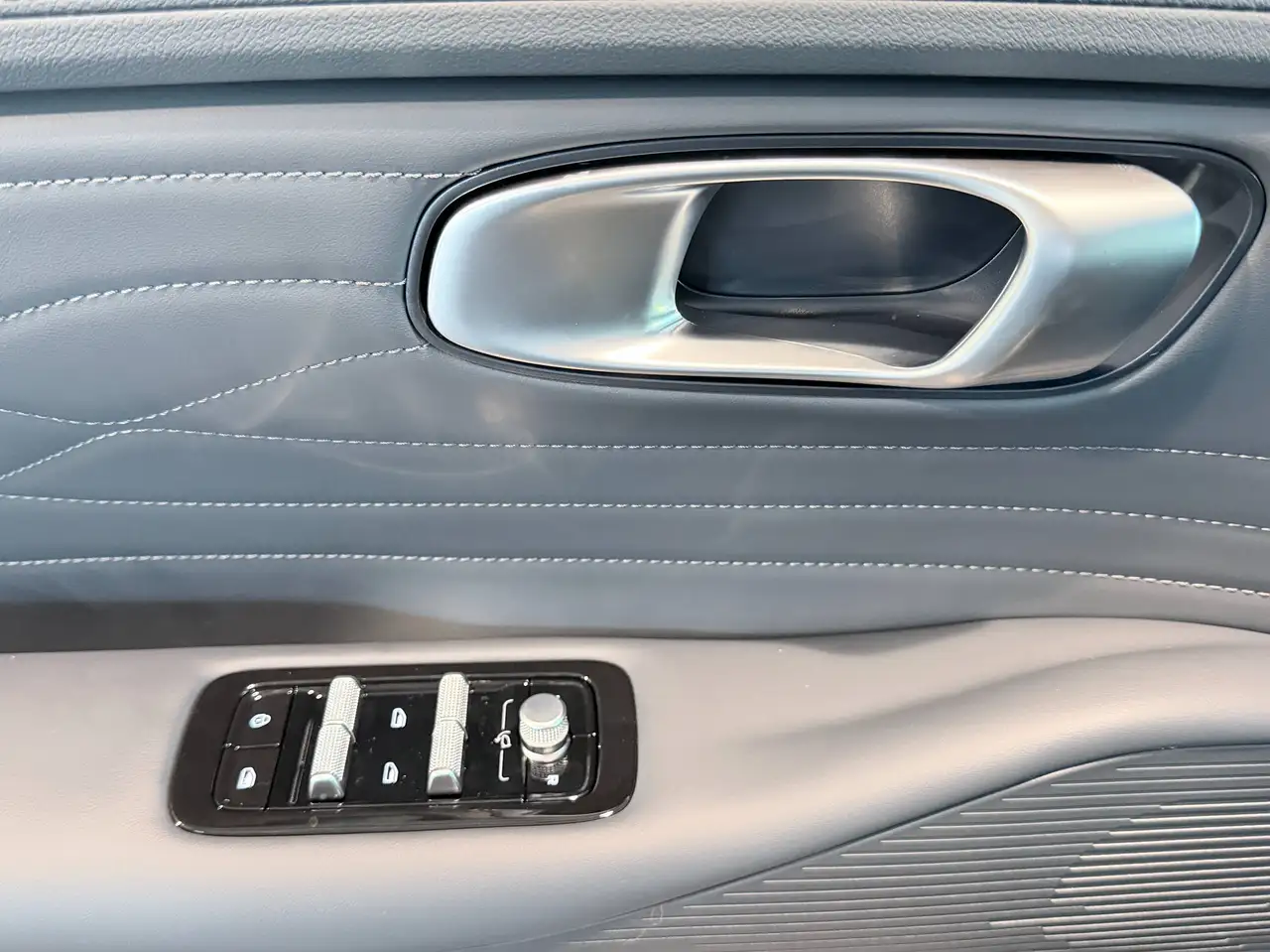 Geely Starray EM-i 2026 — фото 13