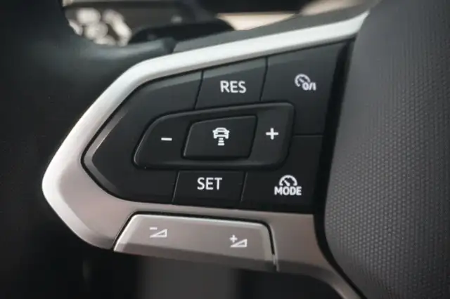 Volkswagen Touareg view 12