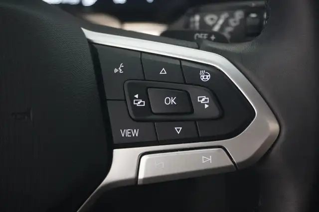 Volkswagen Touareg view 13
