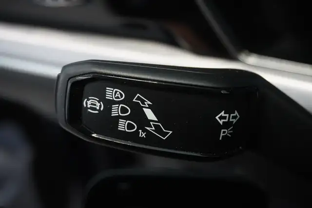 Volkswagen Touareg view 14