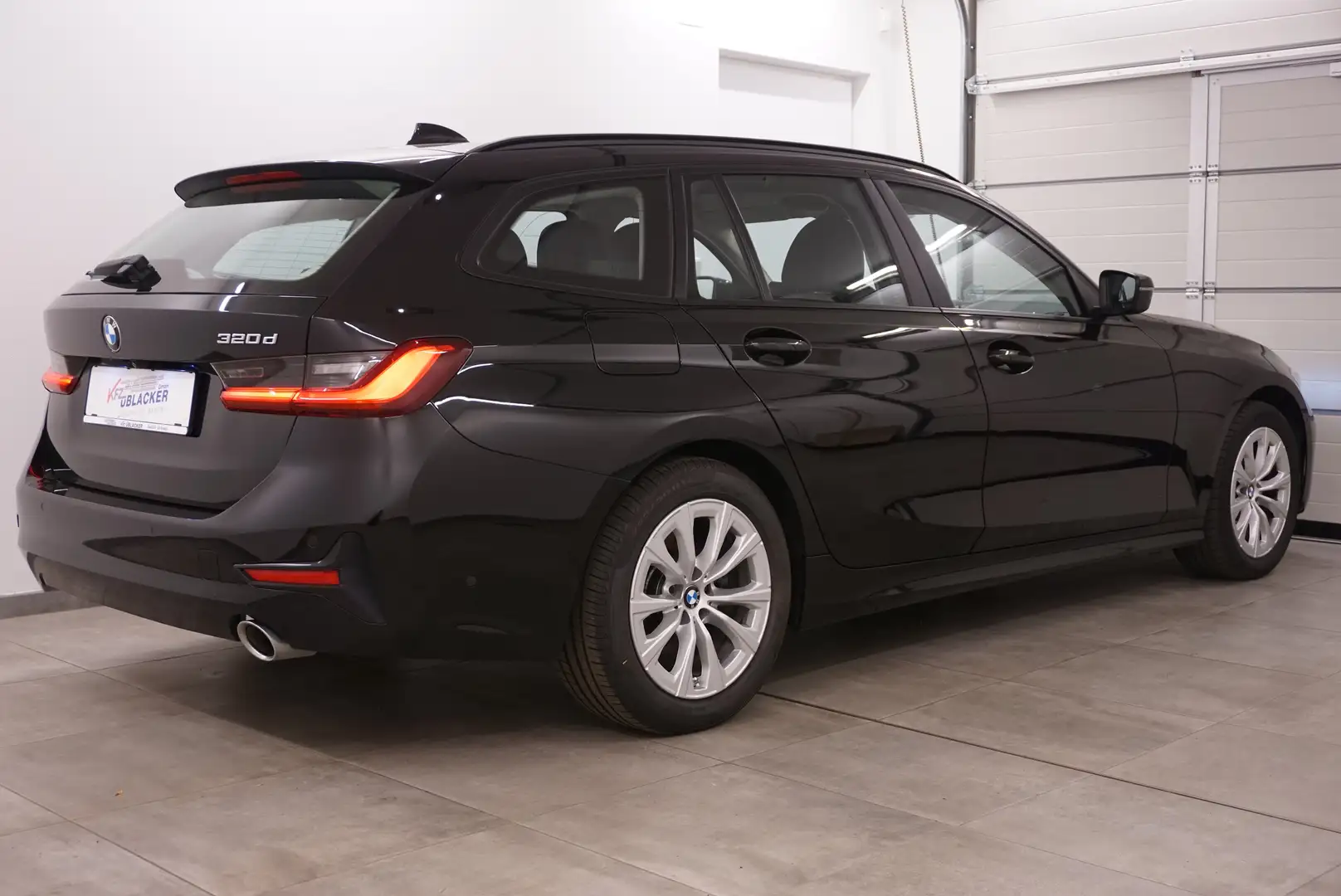 BMW 320 d Sport // Fernlichtassistent // Rückfahrkamera Schwarz - 2