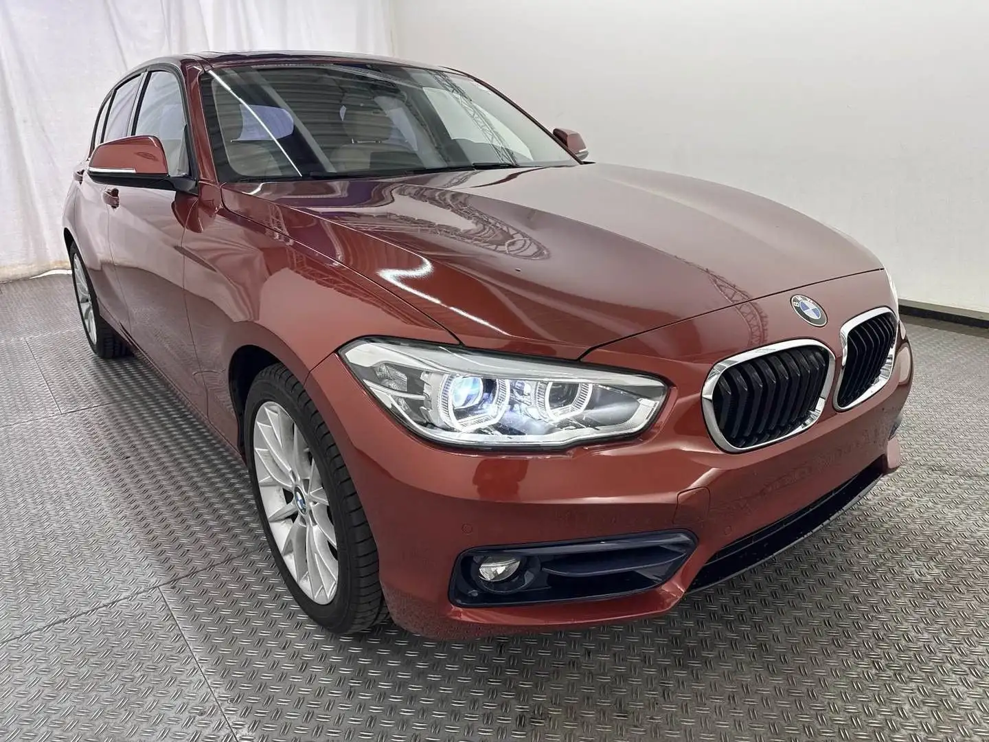 BMW 120 i Sport Line*S-DACH*NAVI*LED*R-KAM*1.HAND* Orange - 2