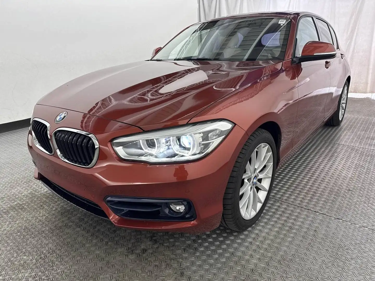 BMW 120 i Sport Line*S-DACH*NAVI*LED*R-KAM*1.HAND* Orange - 1