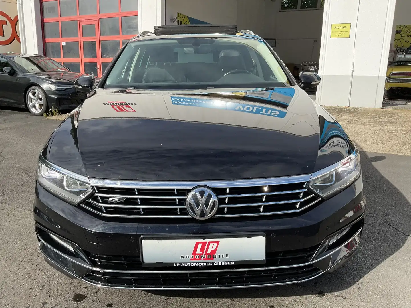 Volkswagen Passat Variant Passat 2.0 TDI 190 PS Highline R Line Leder Pano Schwarz - 2