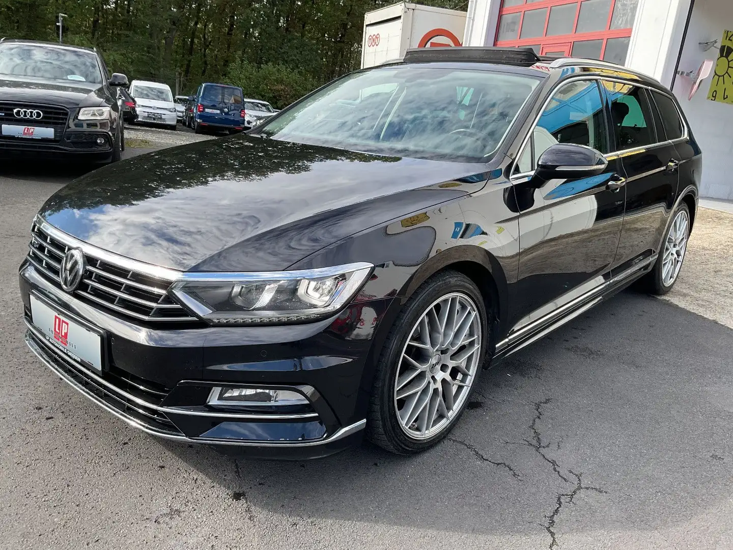Volkswagen Passat Variant Passat 2.0 TDI 190 PS Highline R Line Leder Pano Schwarz - 1