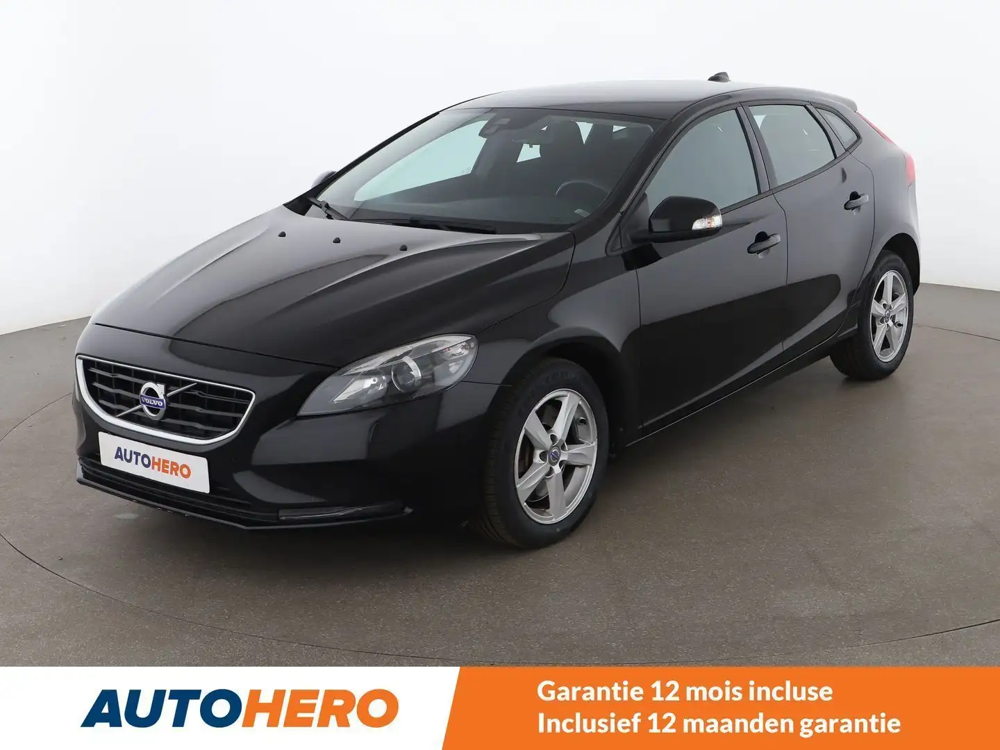 Volvo V40 2.0 D2 Kinetic Zwart - 1