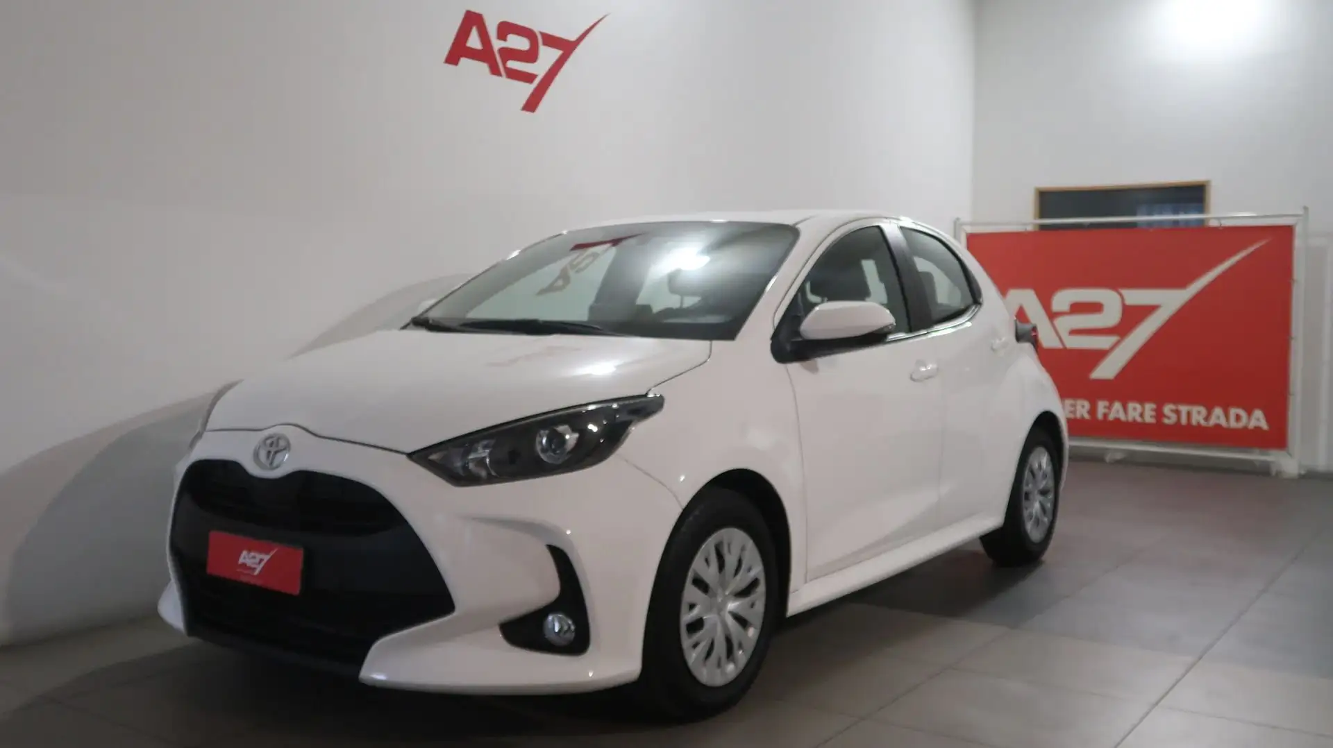 Toyota Yaris 1.0 5 porte Active #RETRO CAMERA# Bianco - 1