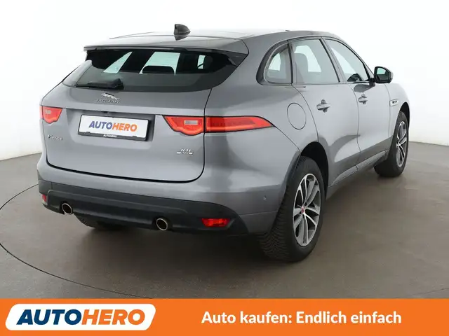 Jaguar F-Pace view 6