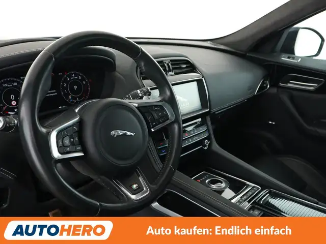 Jaguar F-Pace view 11