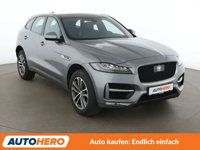 Jaguar F-Pace view 8