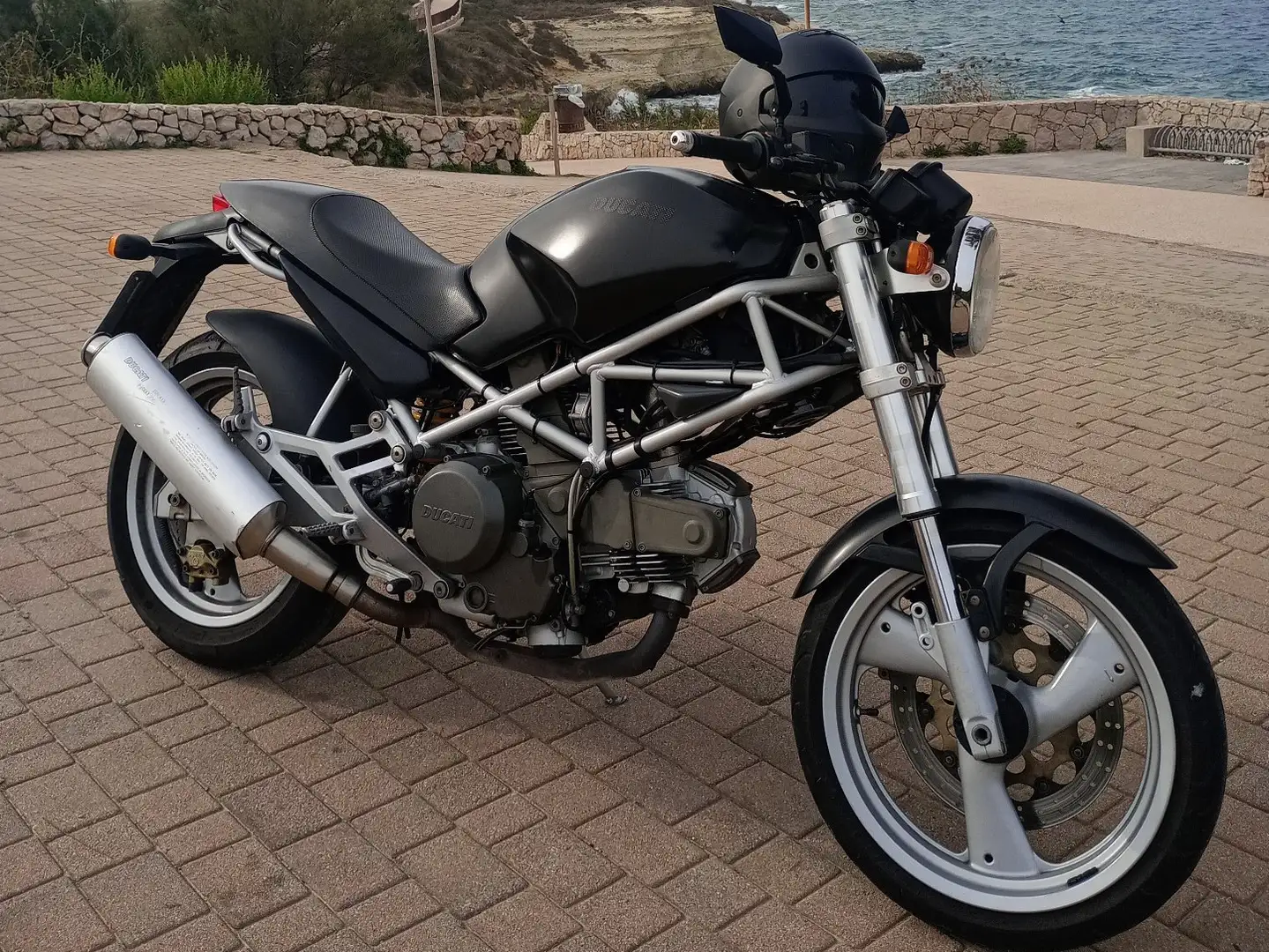 Ducati Monster 600 Dark Černá - 2