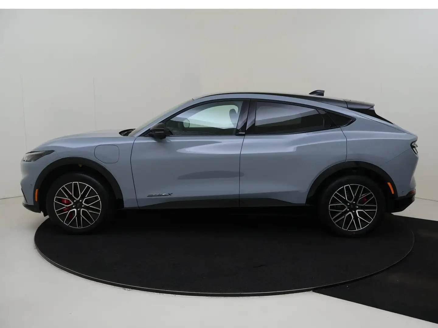 Ford Mustang Mach-E Extended Premium RWD 98 kWh | Direct leverbaar| 65 Gris - 2