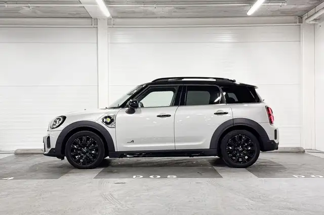 Mini Countryman view 2