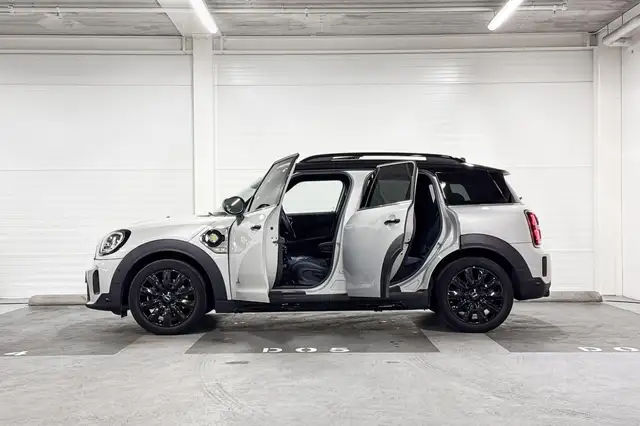 Mini Countryman view 3