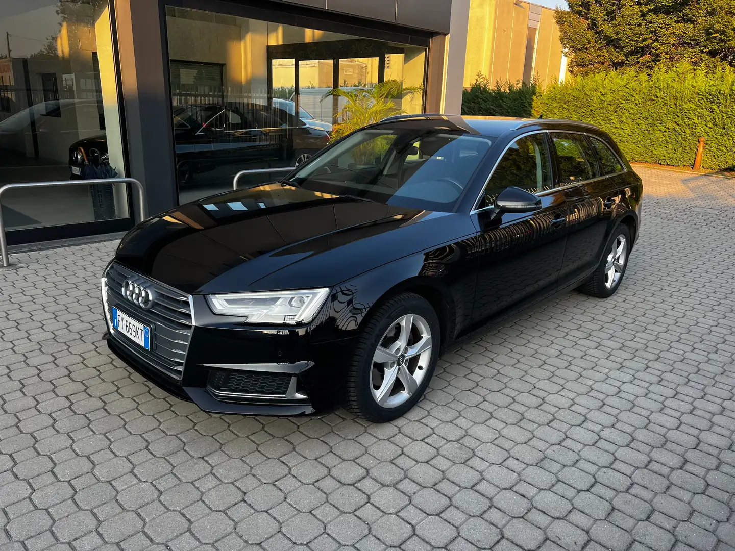 Audi A4 A4 Avant 30 2.0 tdi Sport 122cv s-tronic Nero - 1