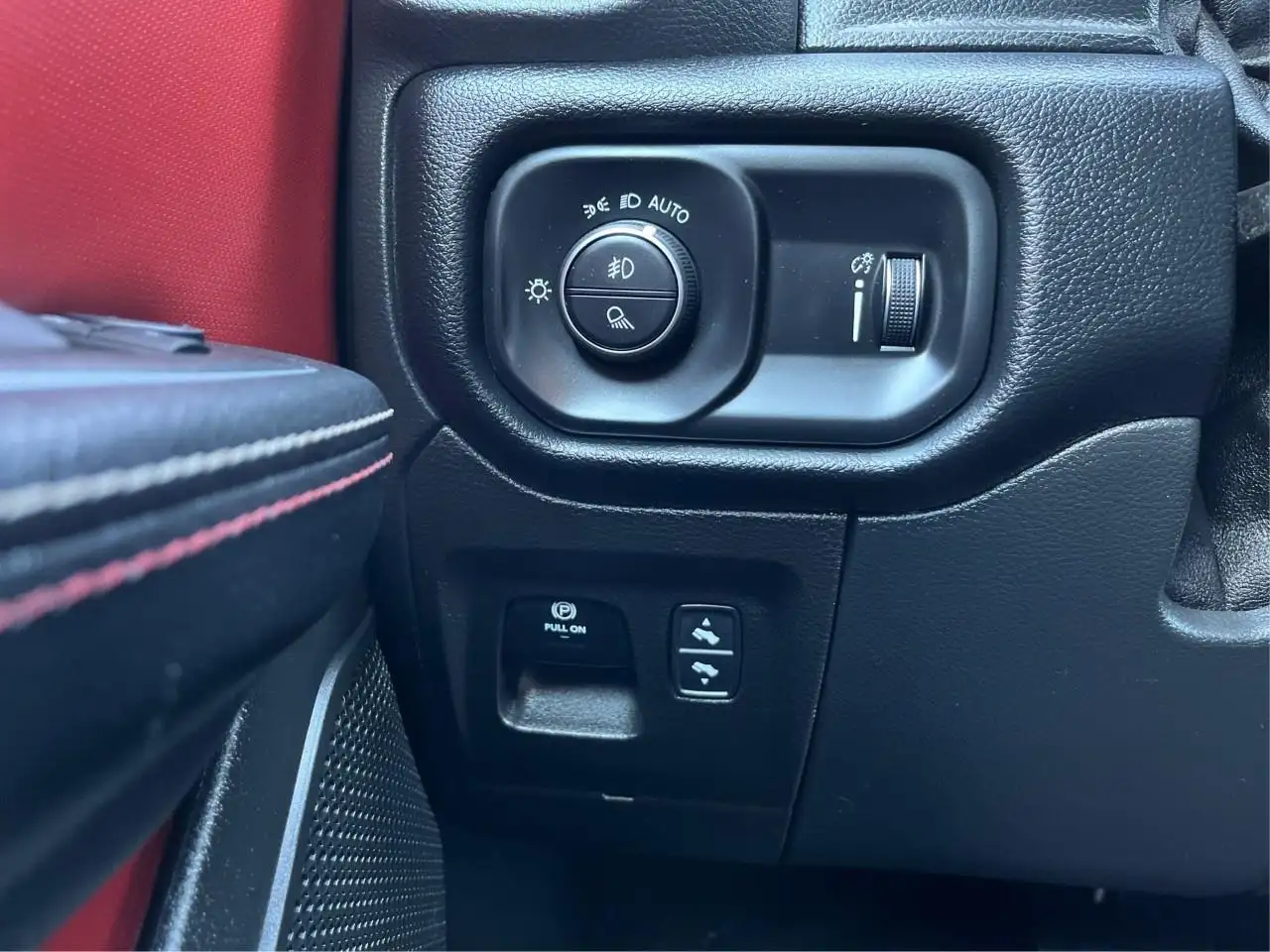 RAM 1500 снимка RAM 1500