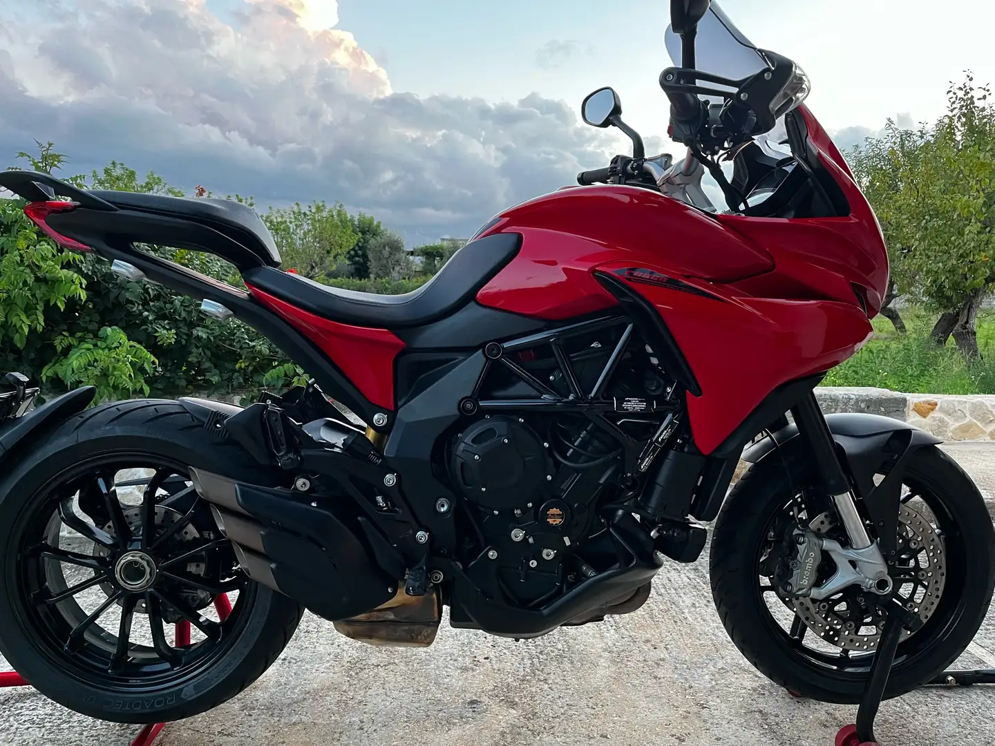 MV Agusta Turismo Veloce 800 rosso - 1