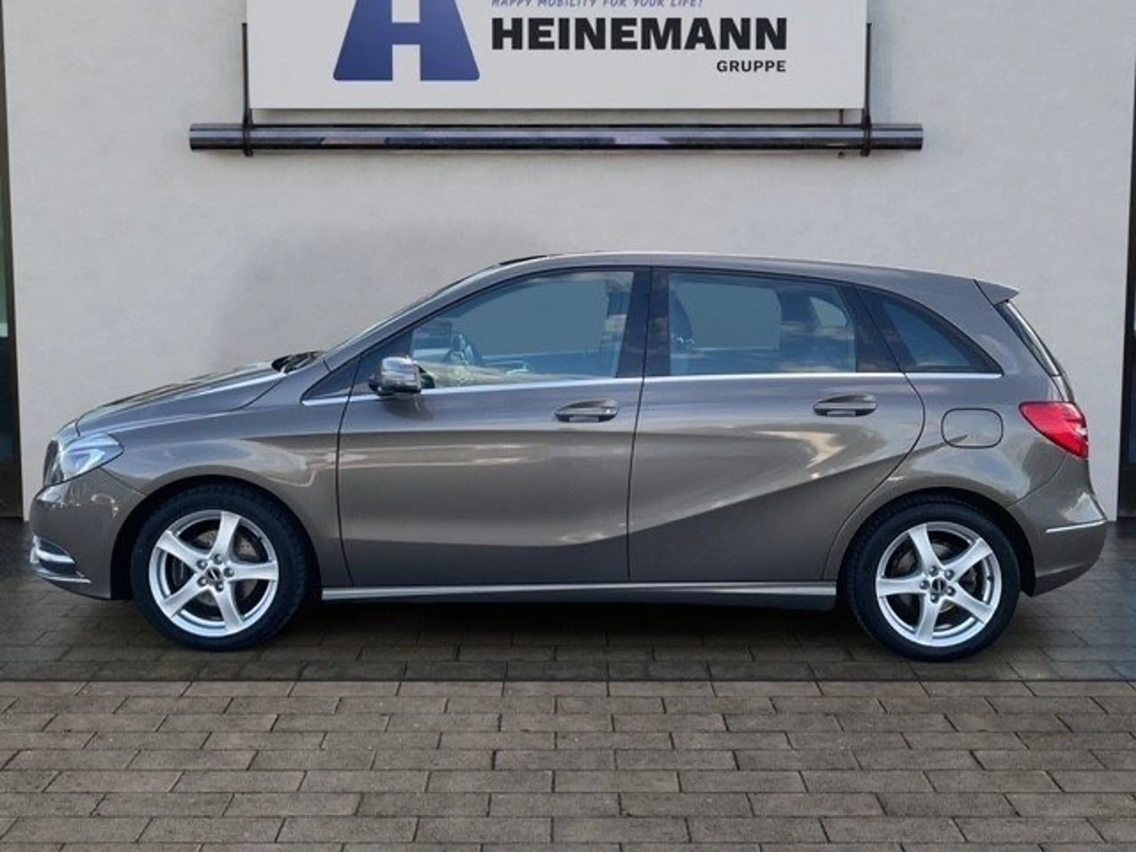 Mercedes-Benz B 200 1.6 Sports Tourer Sportp. Bi Xenon NAVI , elek. Si — photo 2