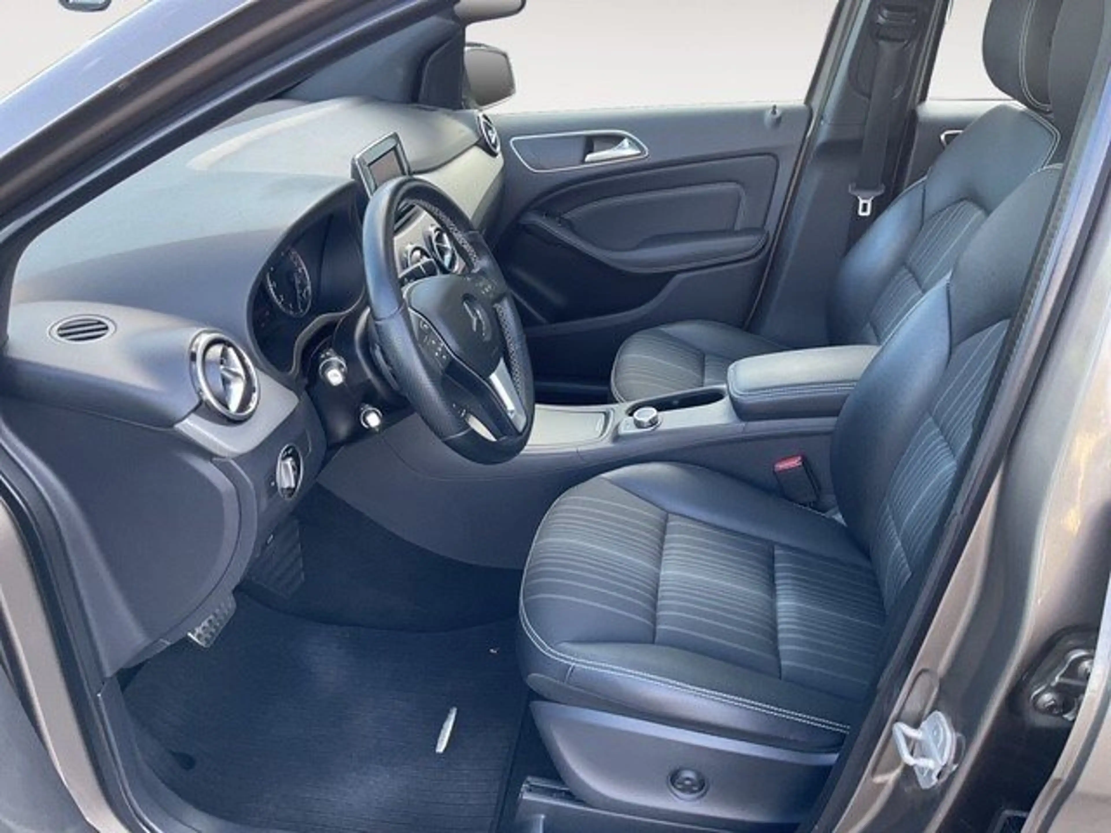 Mercedes-Benz B 200 1.6 Sports Tourer Sportp. Bi Xenon NAVI , elek. Si — photo 9
