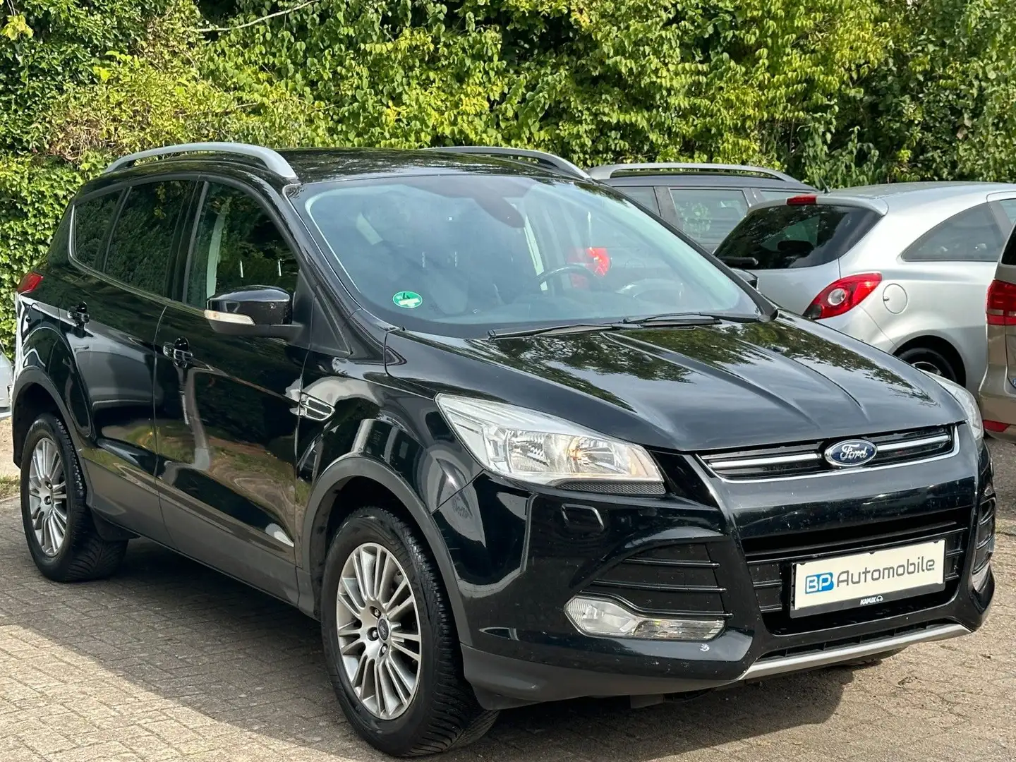 Ford Kuga Titanium 2.0 Aut. Navi Keyless Sitzheizung Schwarz - 1