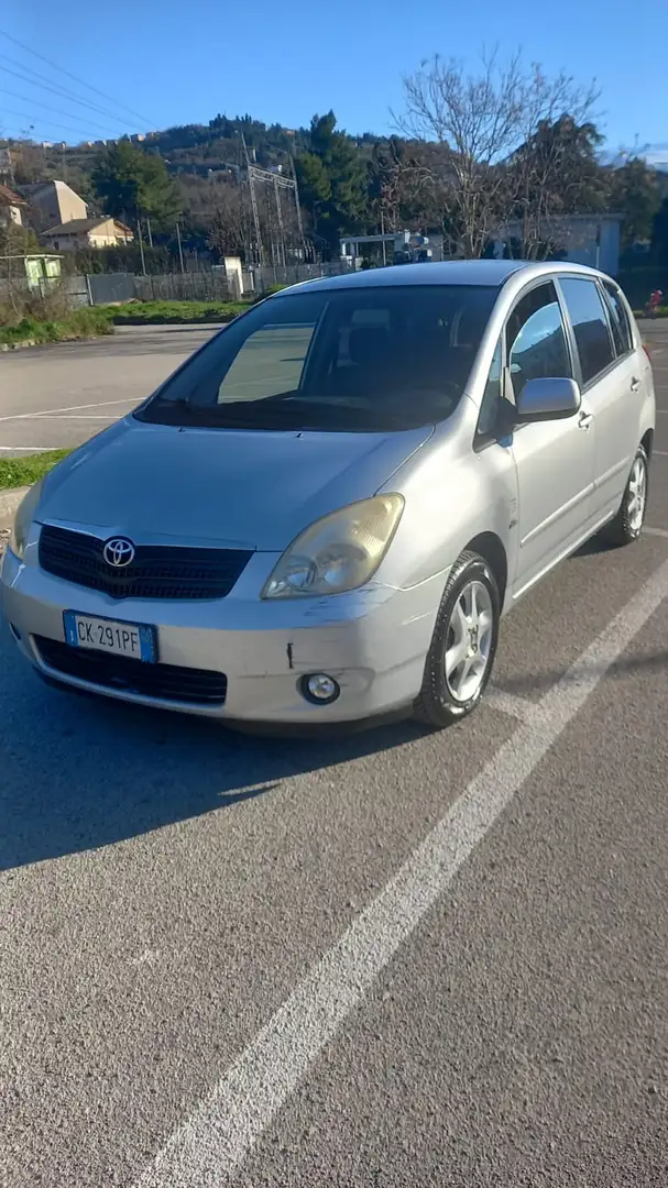 Toyota Corolla Verso - 1