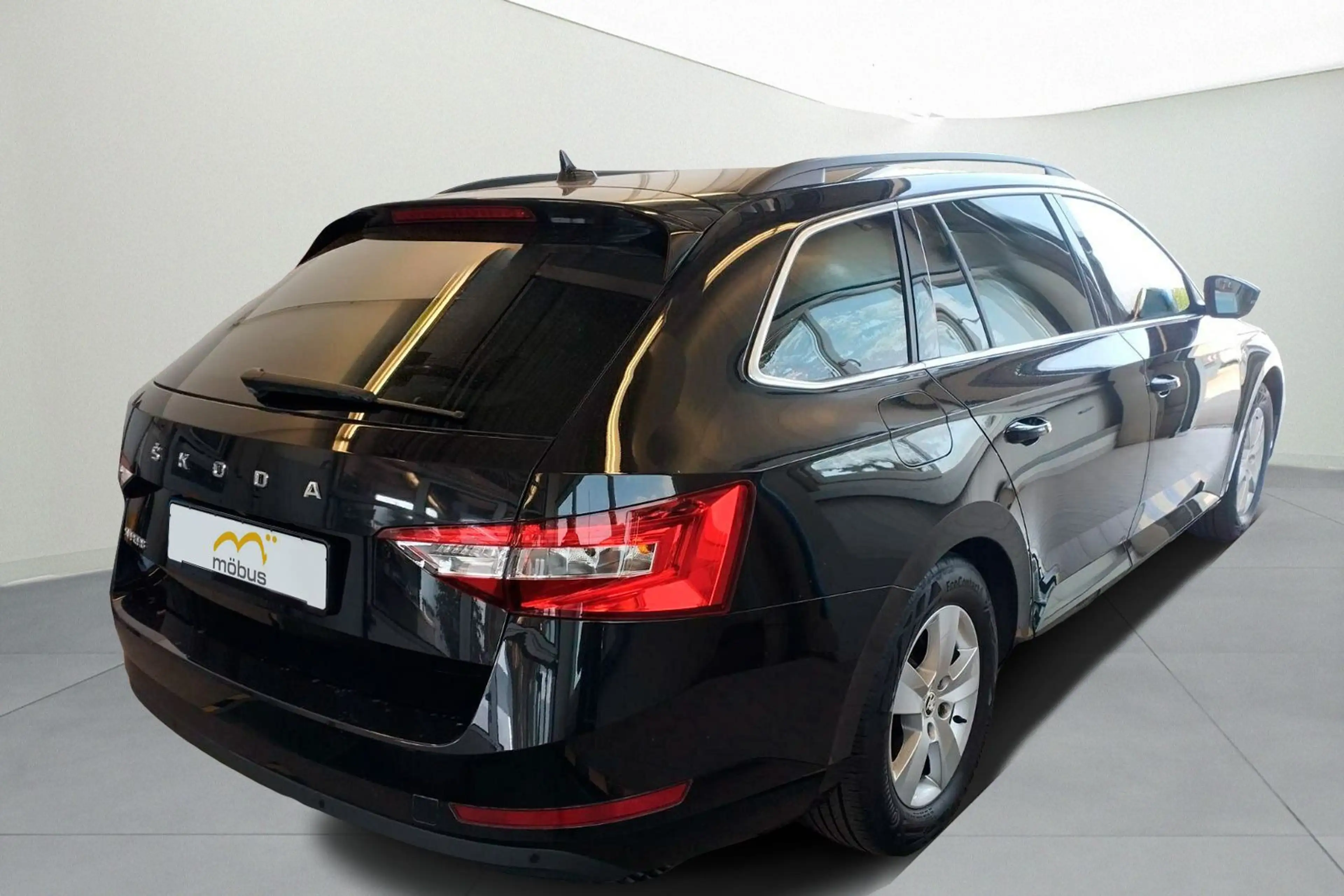 Skoda Superb Combi 2.0 TDI Ambition DSG*NAV*RFK*LED*AC — photo 3