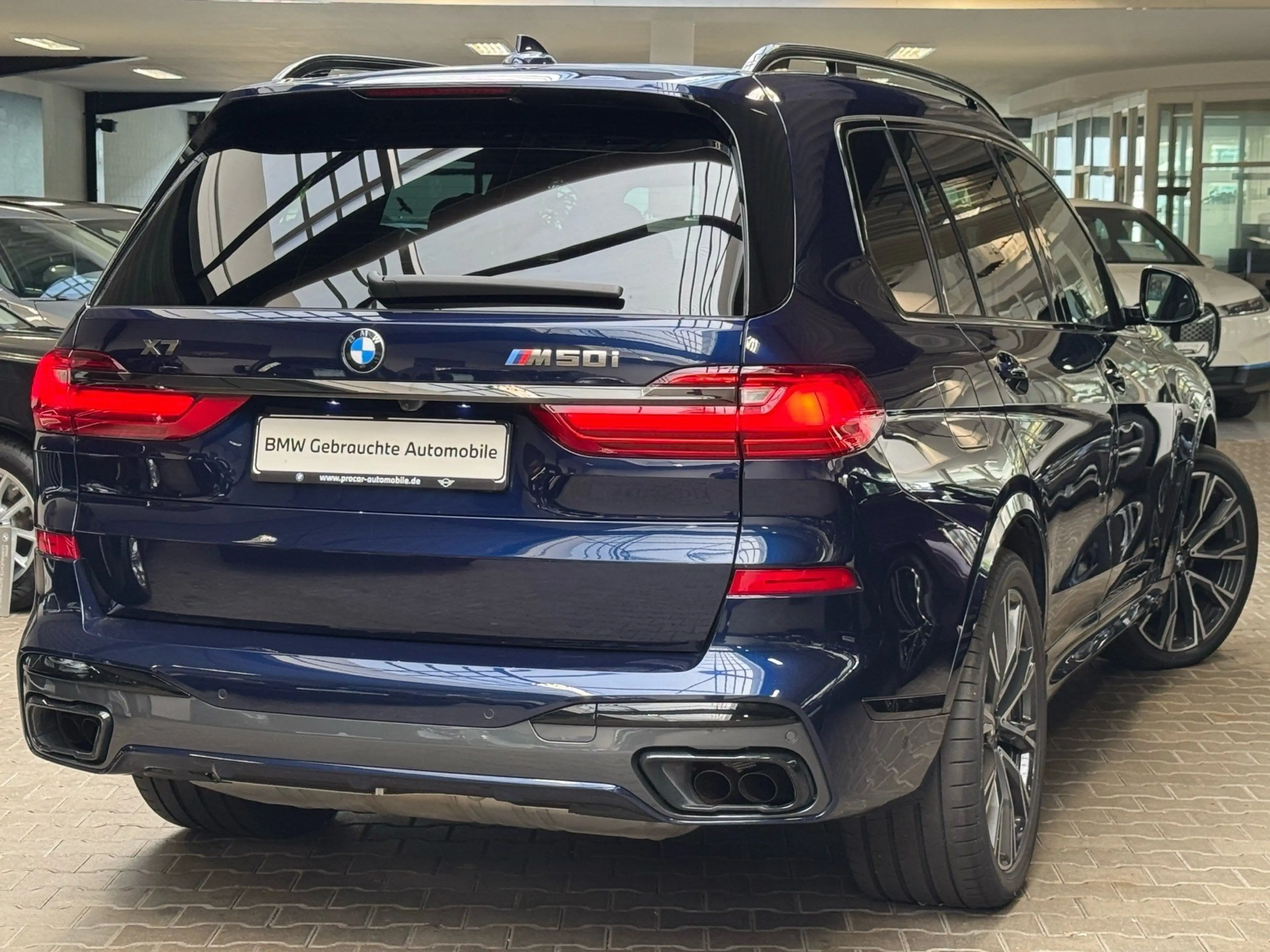BMW X7 M 50i Laser Pano SkyLounge TV+ AHK DA Prof — photo 2