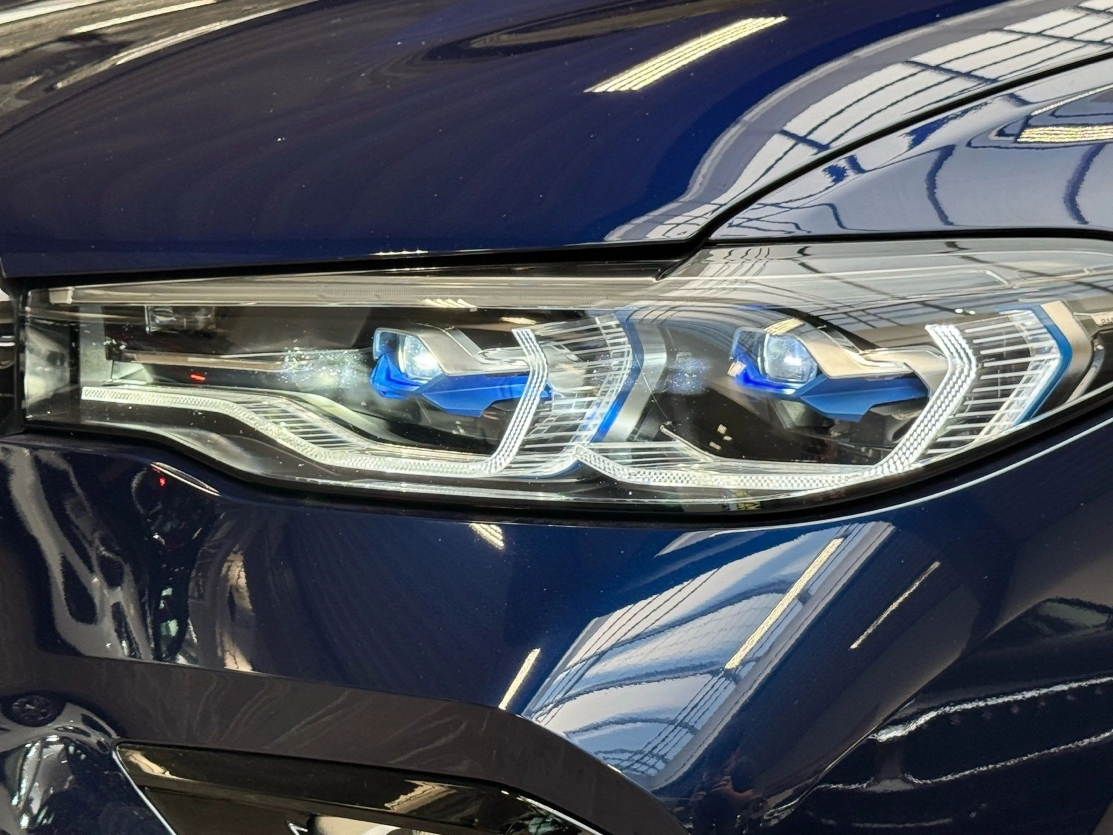BMW X7 M 50i Laser Pano SkyLounge TV+ AHK DA Prof — photo 13