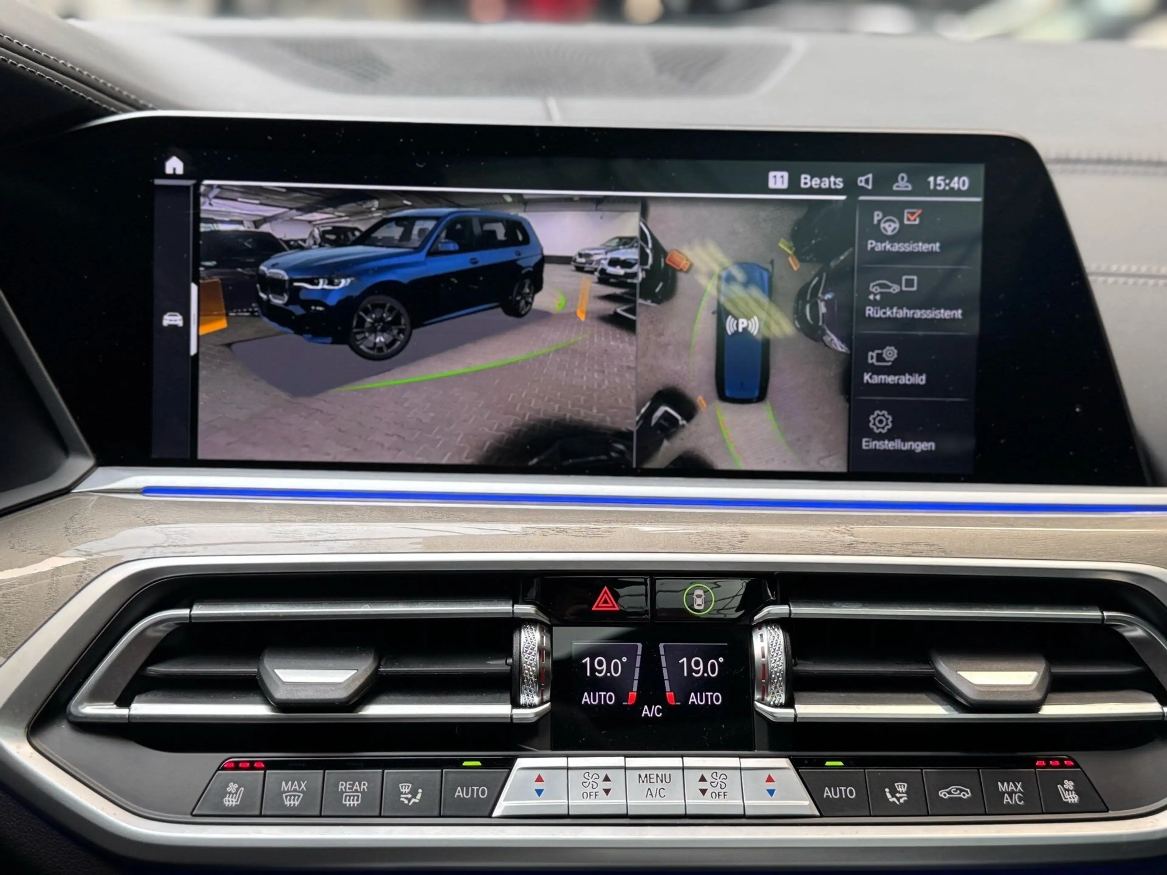 BMW X7 M 50i Laser Pano SkyLounge TV+ AHK DA Prof — photo 15