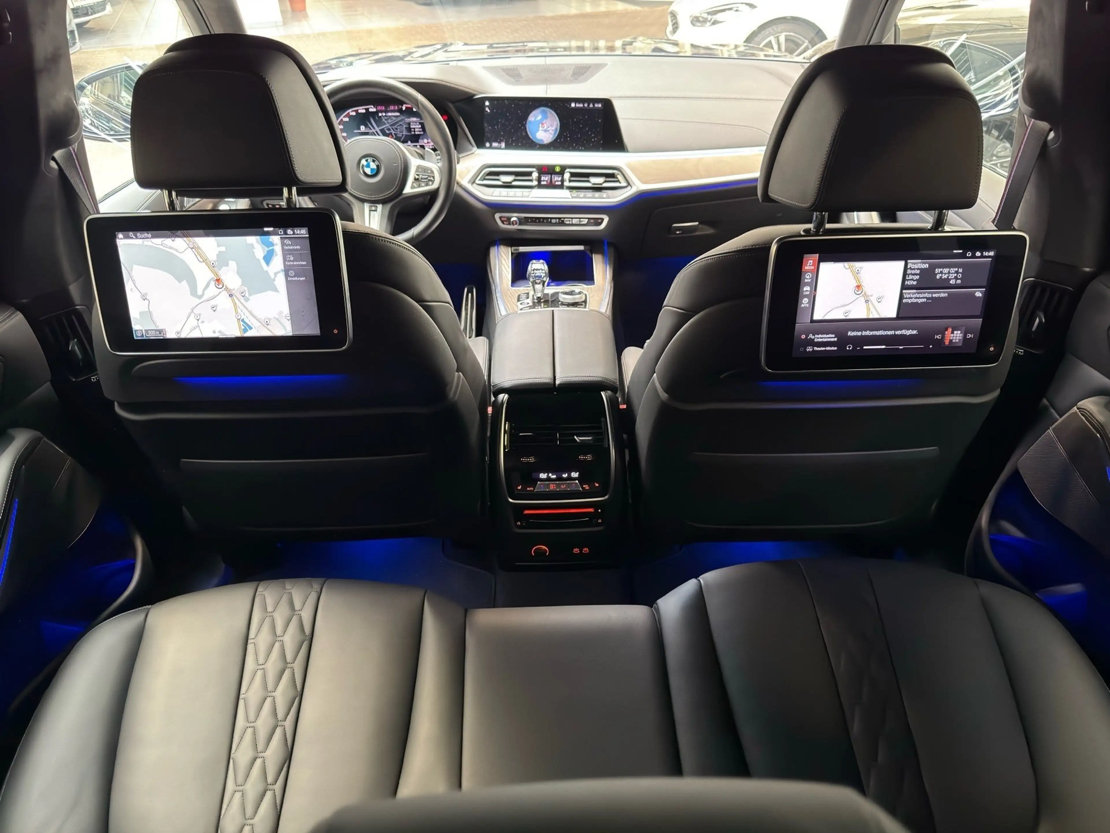 BMW X7 M 50i Laser Pano SkyLounge TV+ AHK DA Prof — photo 7