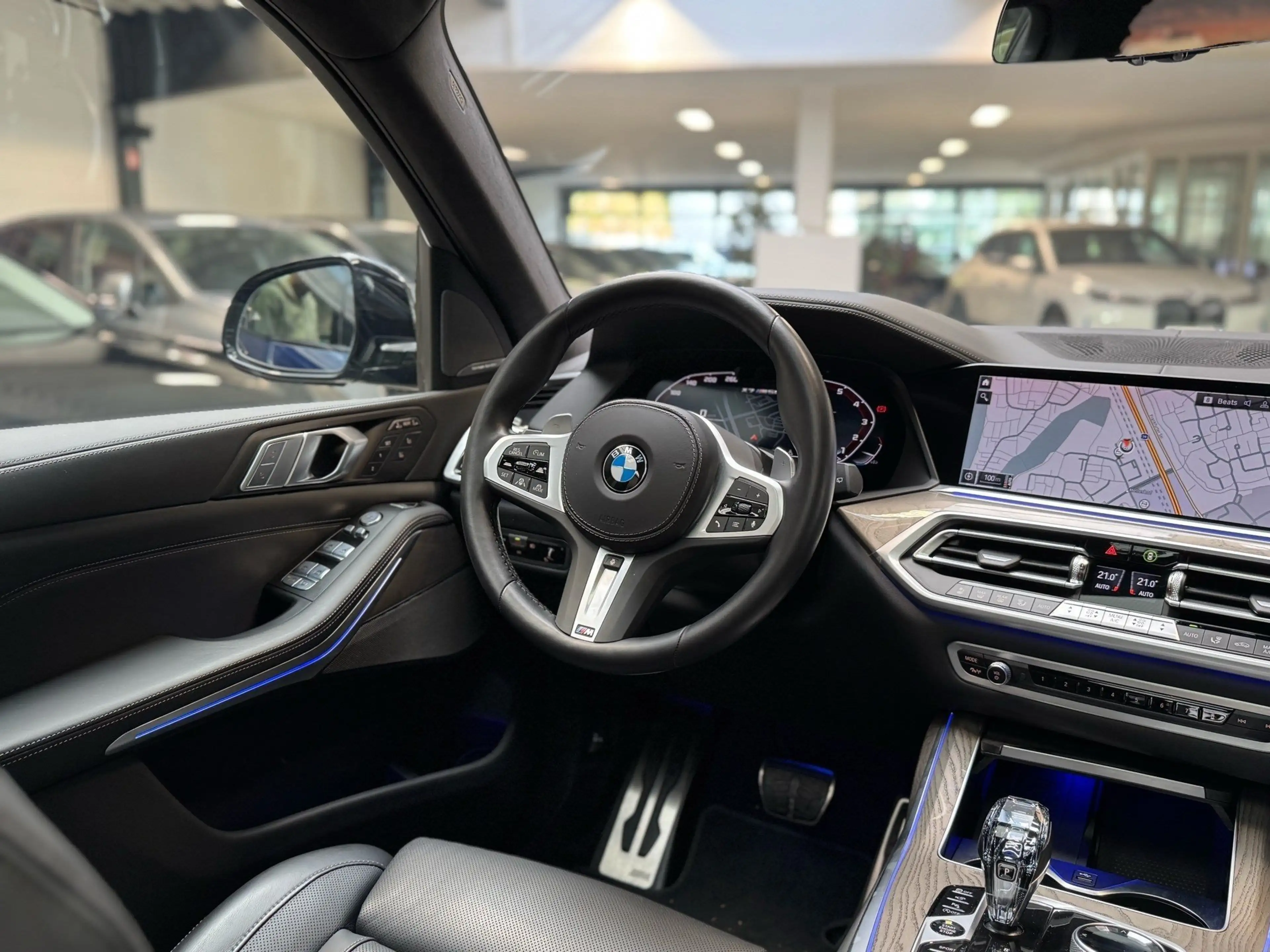 BMW X7 M 50i Laser Pano SkyLounge TV+ AHK DA Prof — photo 4