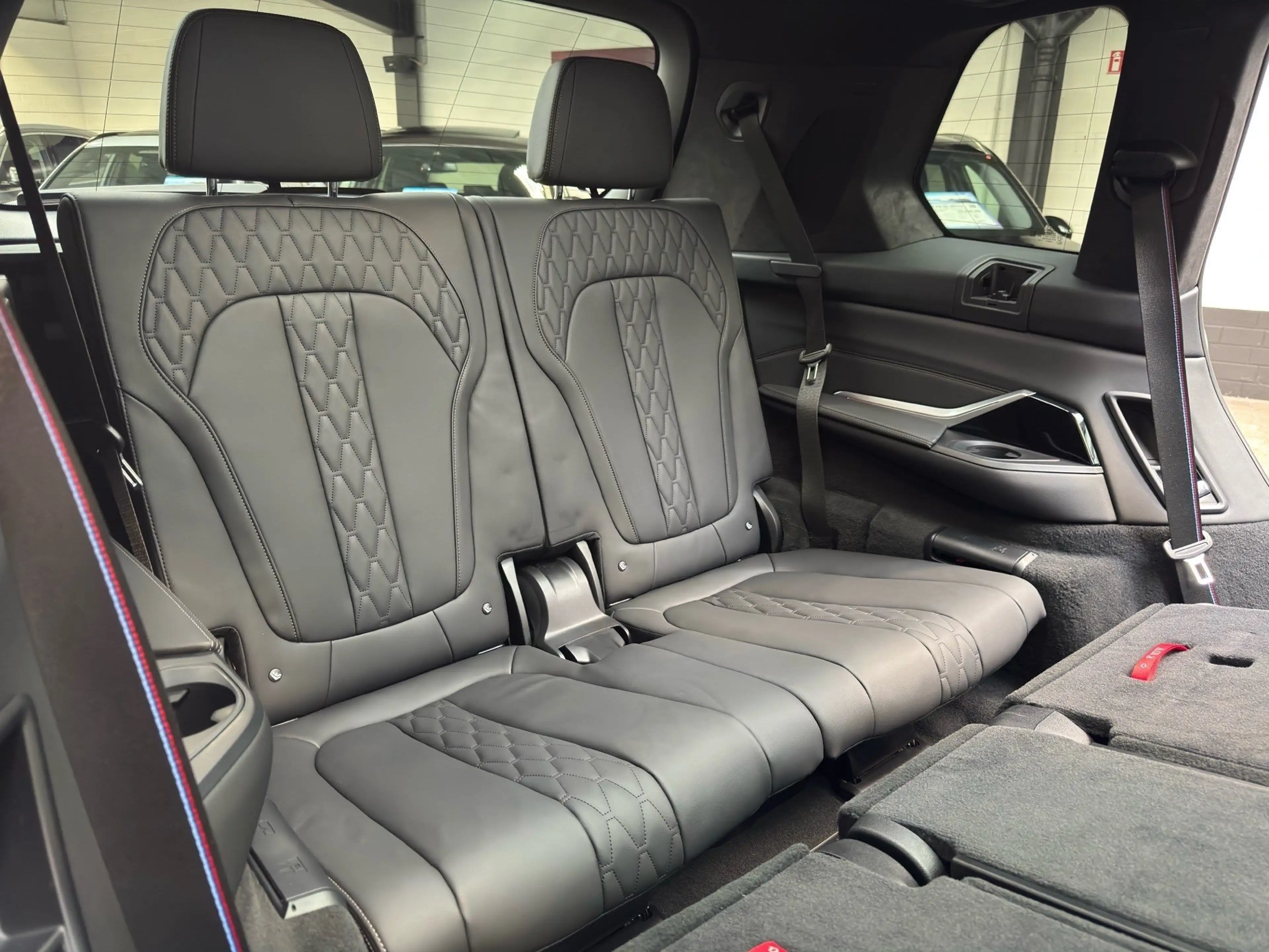 BMW X7 M 50i Laser Pano SkyLounge TV+ AHK DA Prof — photo 10