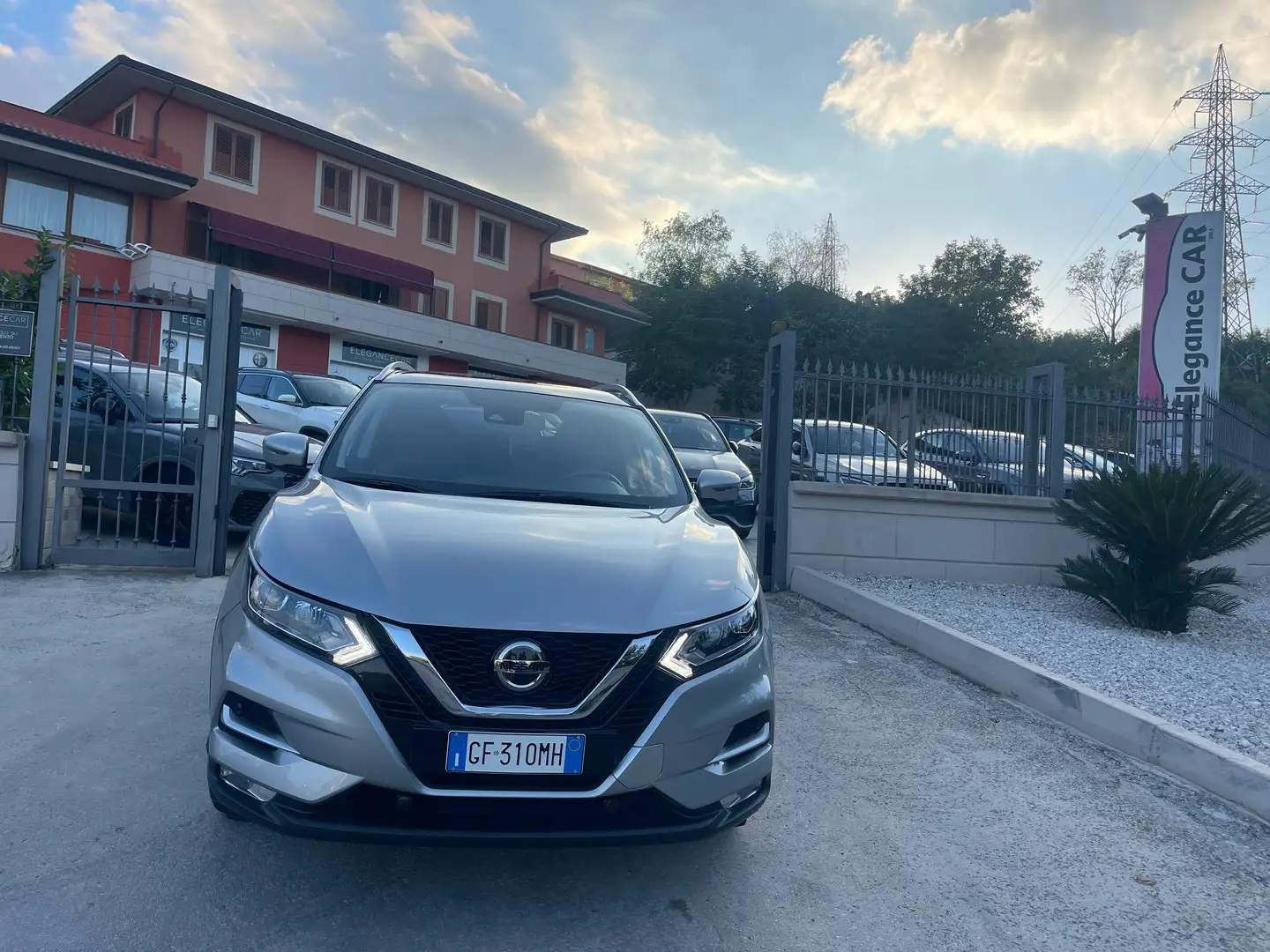 Nissan Qashqai Qashqai 1.3 dig-t N-Tec Start 140cv Grijs - 2