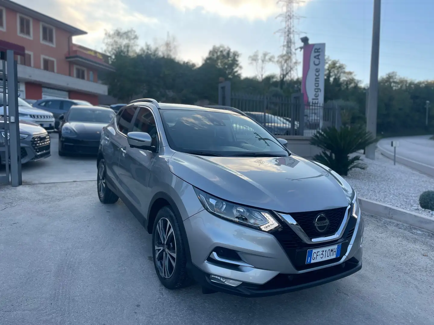 Nissan Qashqai Qashqai 1.3 dig-t N-Tec Start 140cv Grijs - 1