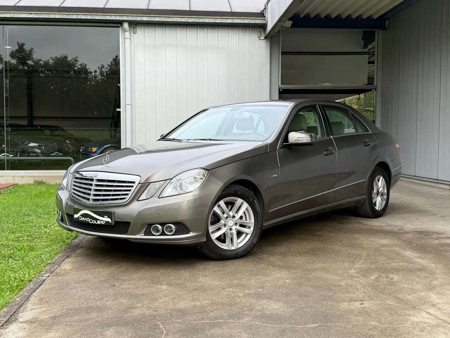 Mercedes-Benz E 220 E 220 1ère main, Carnet FULL, Toit ouvrant Grijs - 1
