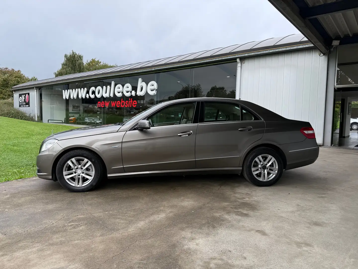Mercedes-Benz E 220 E 220 1ère main, Carnet FULL, Toit ouvrant Grijs - 2