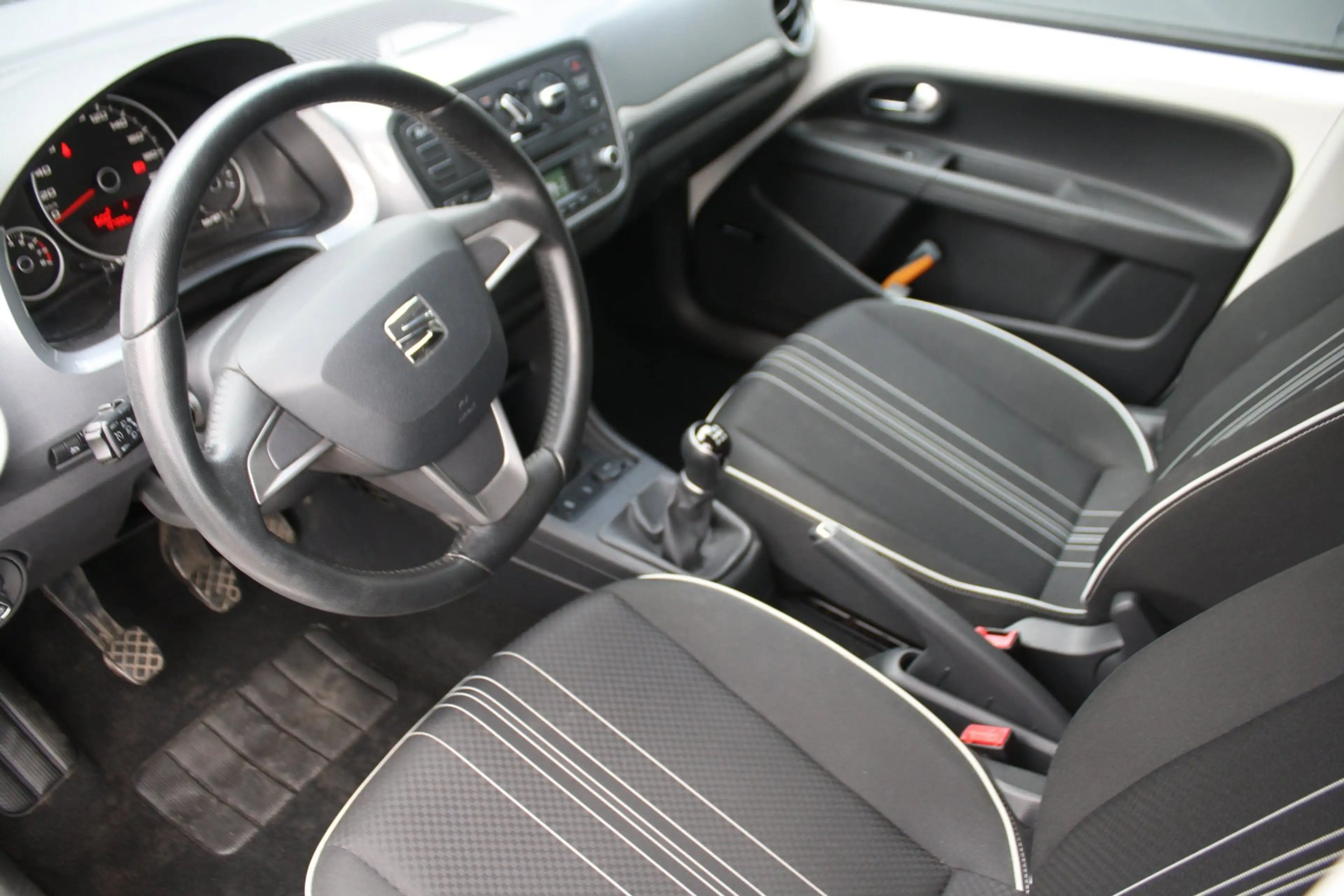 SEAT Mii 1.0 Sport Connect - AIRCO - PDC - CRUISE CONTROL - — photo 4
