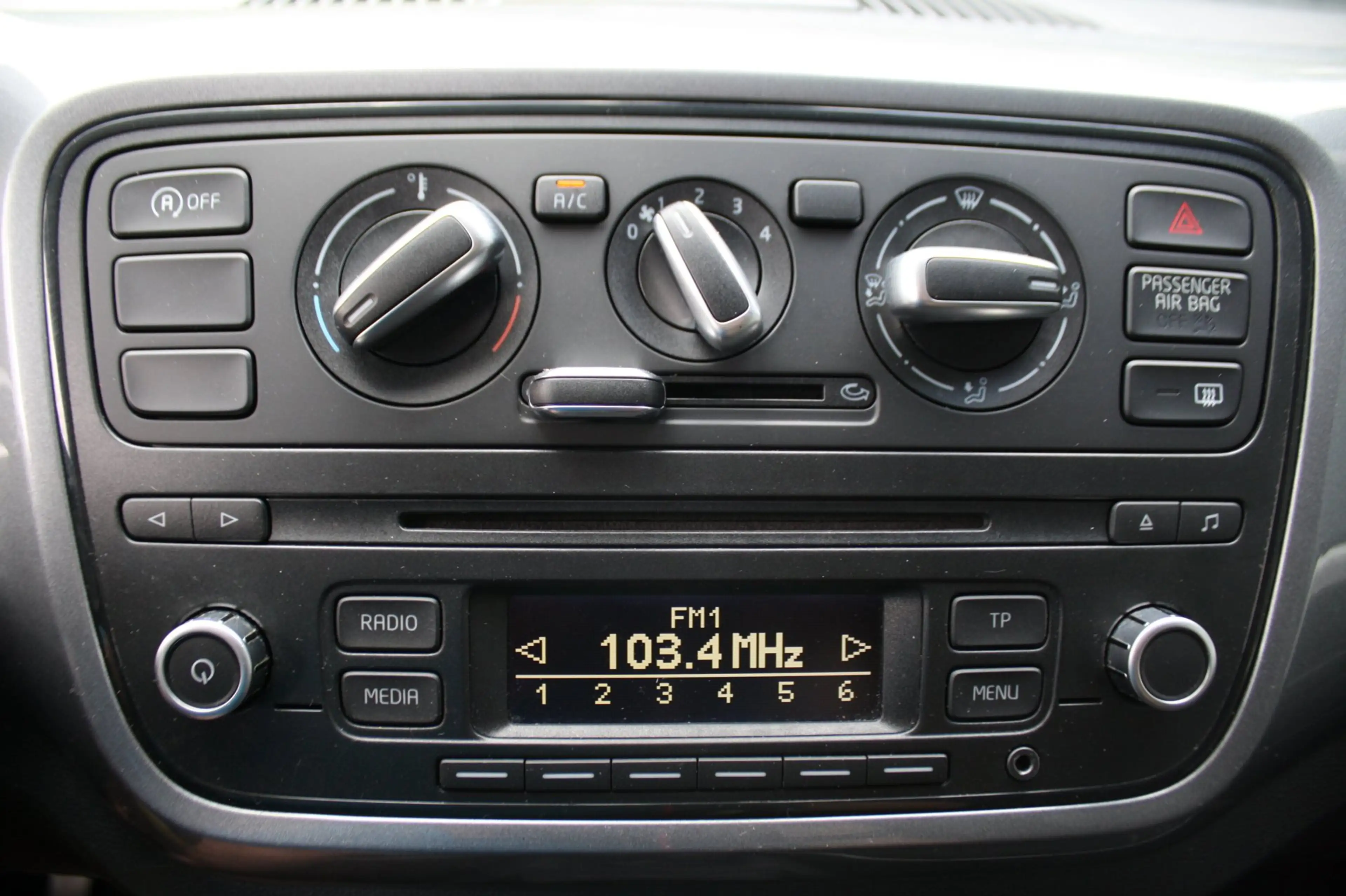 SEAT Mii 1.0 Sport Connect - AIRCO - PDC - CRUISE CONTROL - — photo 11