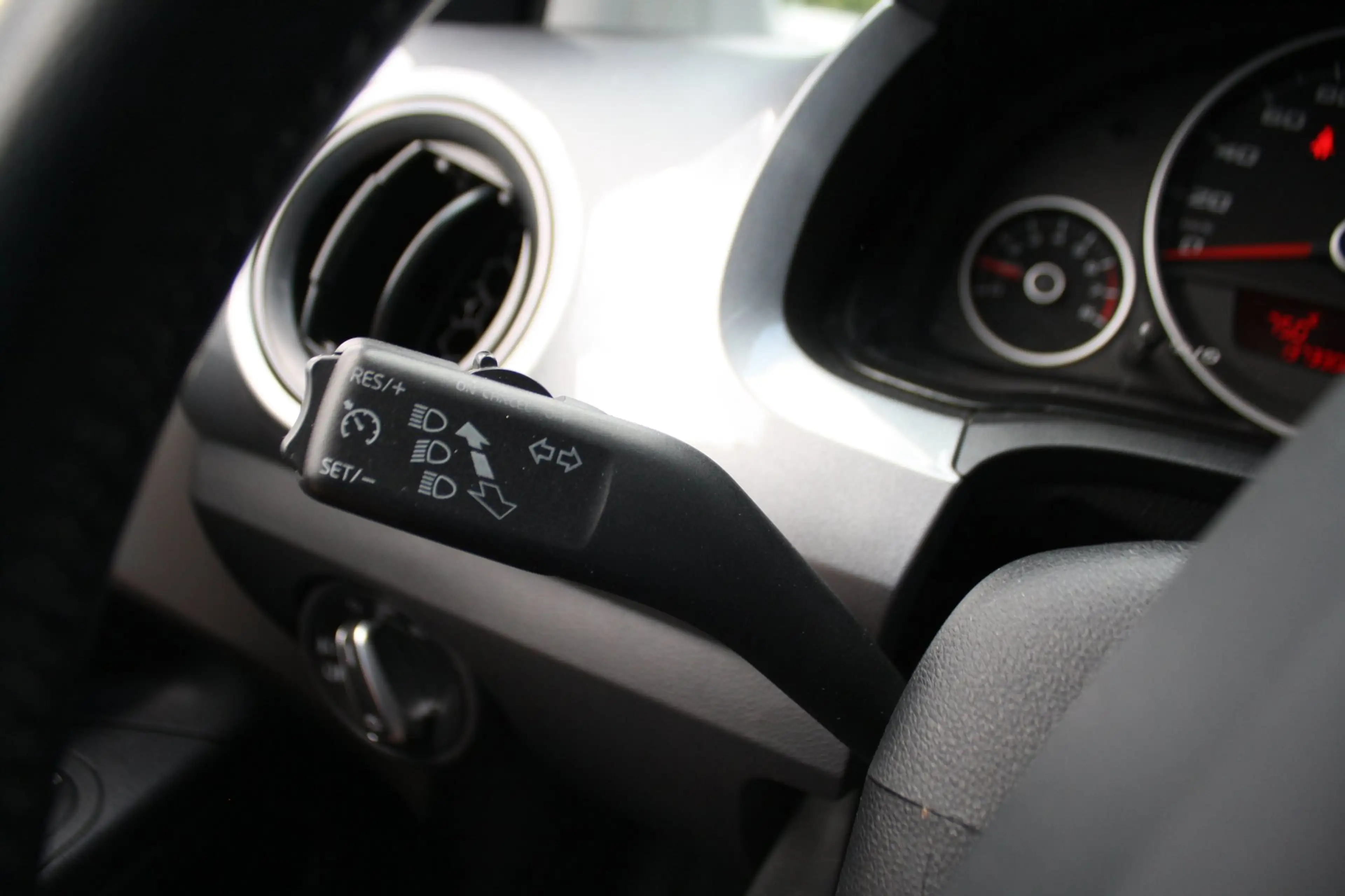 SEAT Mii 1.0 Sport Connect - AIRCO - PDC - CRUISE CONTROL - — photo 12