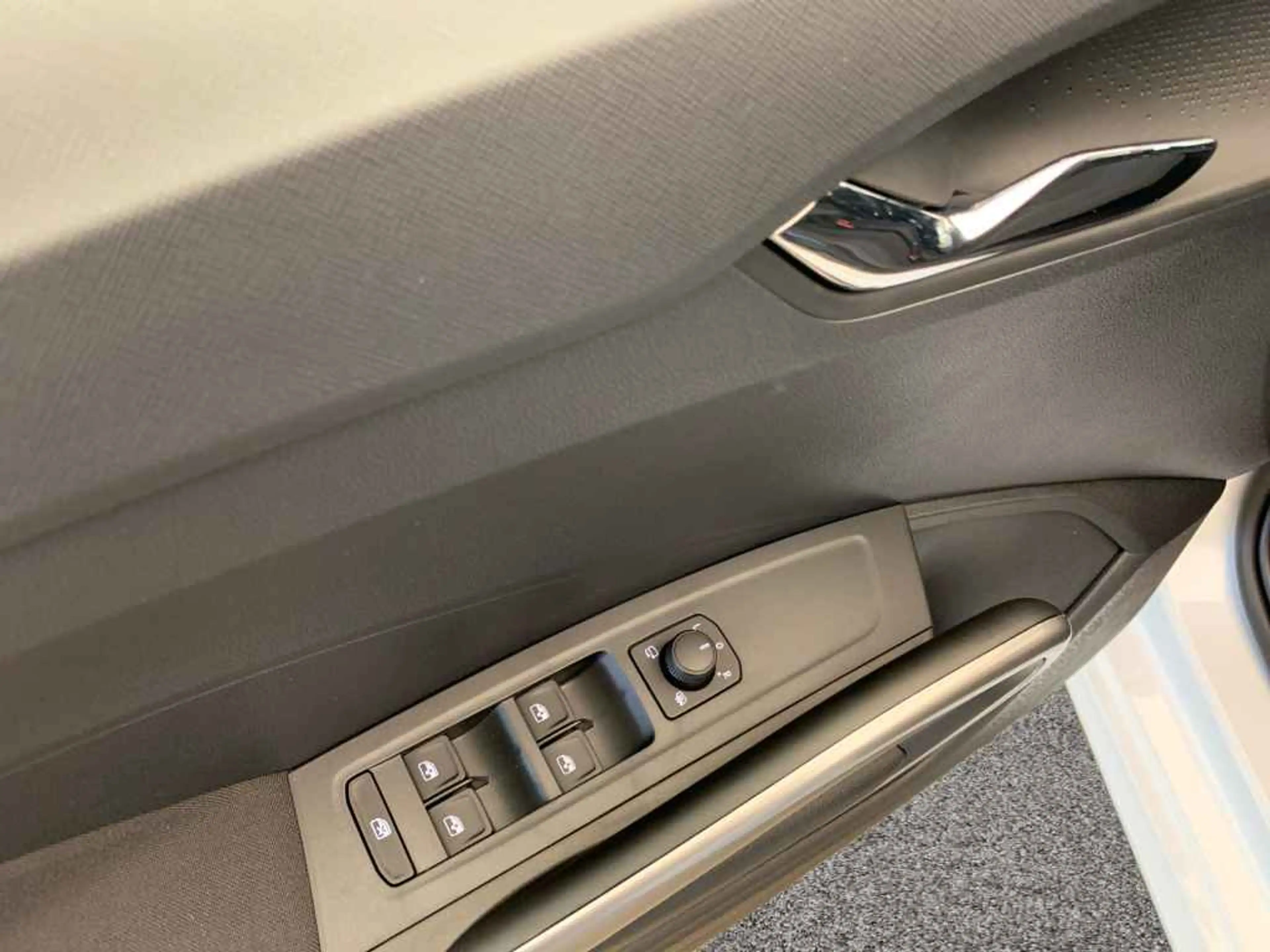 Skoda Fabia Tour 1.0 TSI DSG ACC*CAM*SHZ*LED*PDC*2-Z — photo 9
