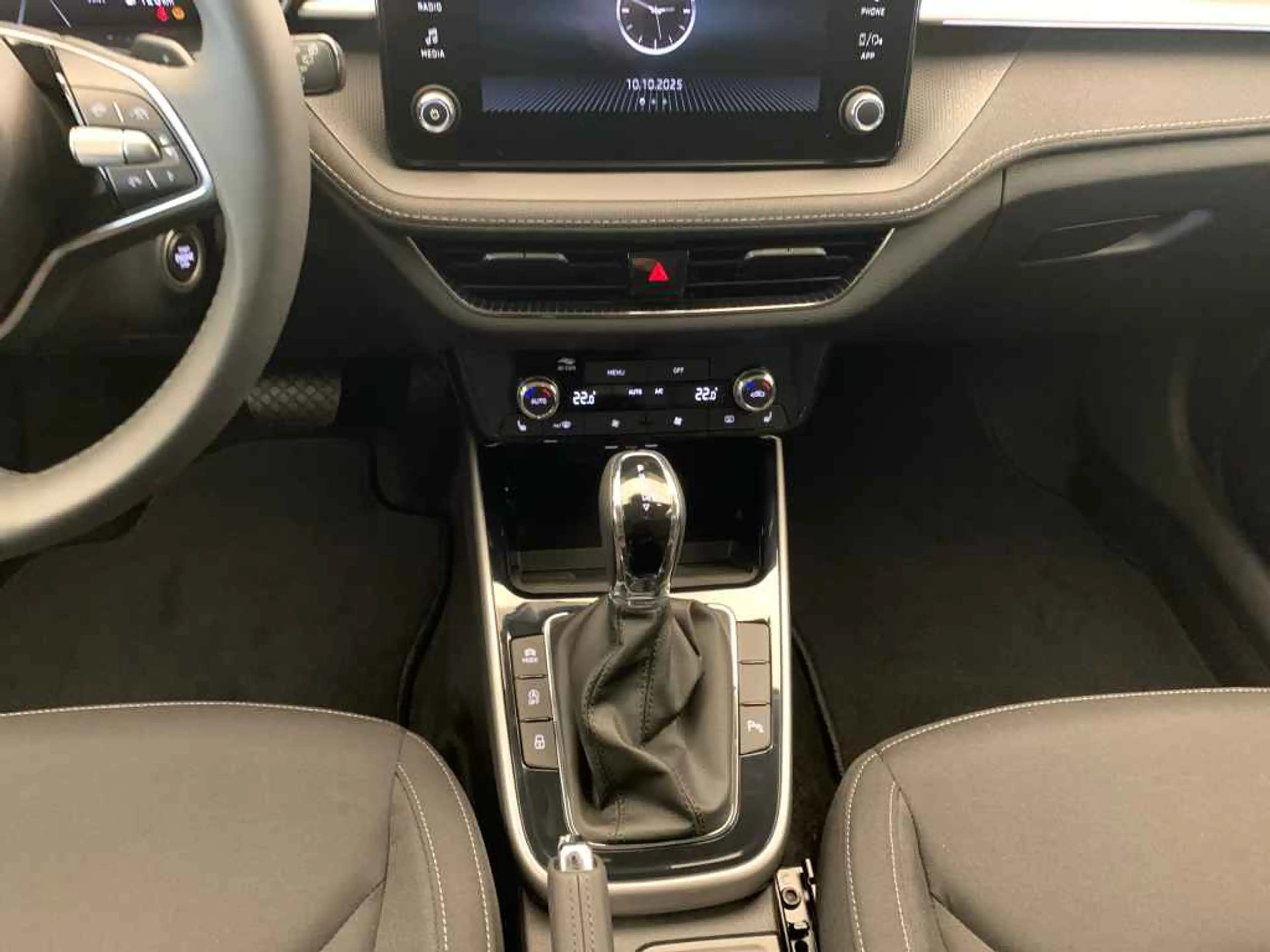 Skoda Fabia Tour 1.0 TSI DSG ACC*CAM*SHZ*LED*PDC*2-Z — photo 13