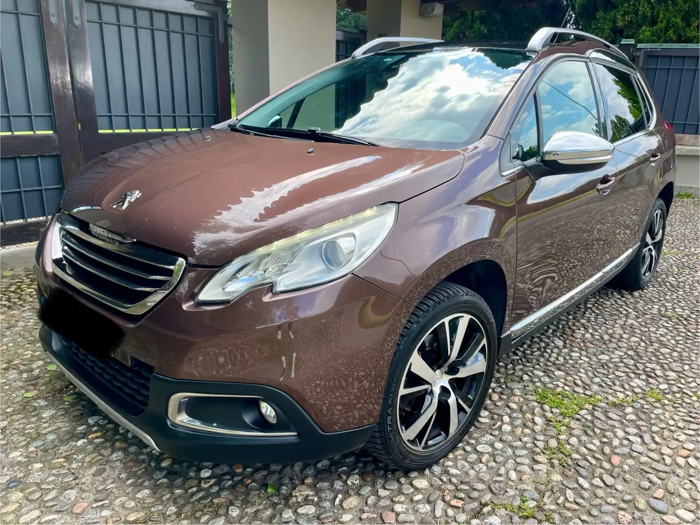 Peugeot 2008 1.6 e-HDi 115 CV Stop&Start Allure Marrón - 1