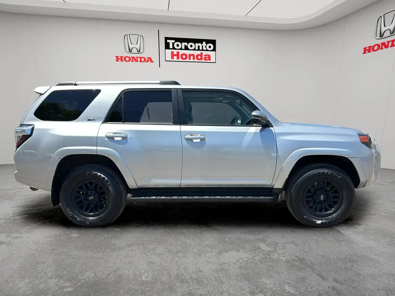 Toyota 4-Runner снимка Toyota 4-Runner