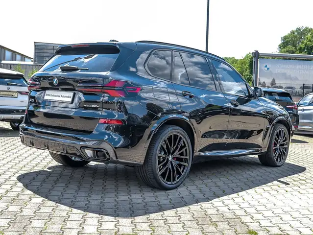 BMW X5 view 2